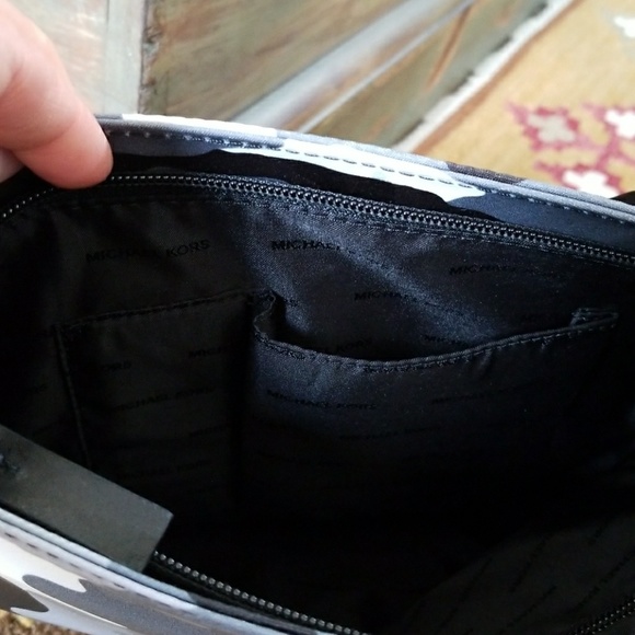 Michael Kors Kent Mens Camo Nylon Crossbody bag - Picture 4 of 7